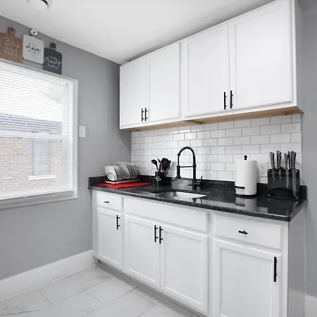 Modern & Cozy East Side Gem ~ Queen Beds ~ Parking Detroit Exterior photo