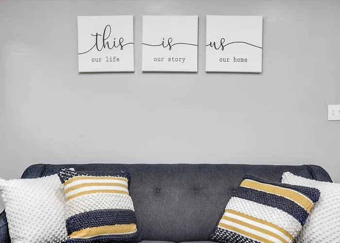 Modern & Cozy East Side Gem ~ Queen Beds ~ Parking