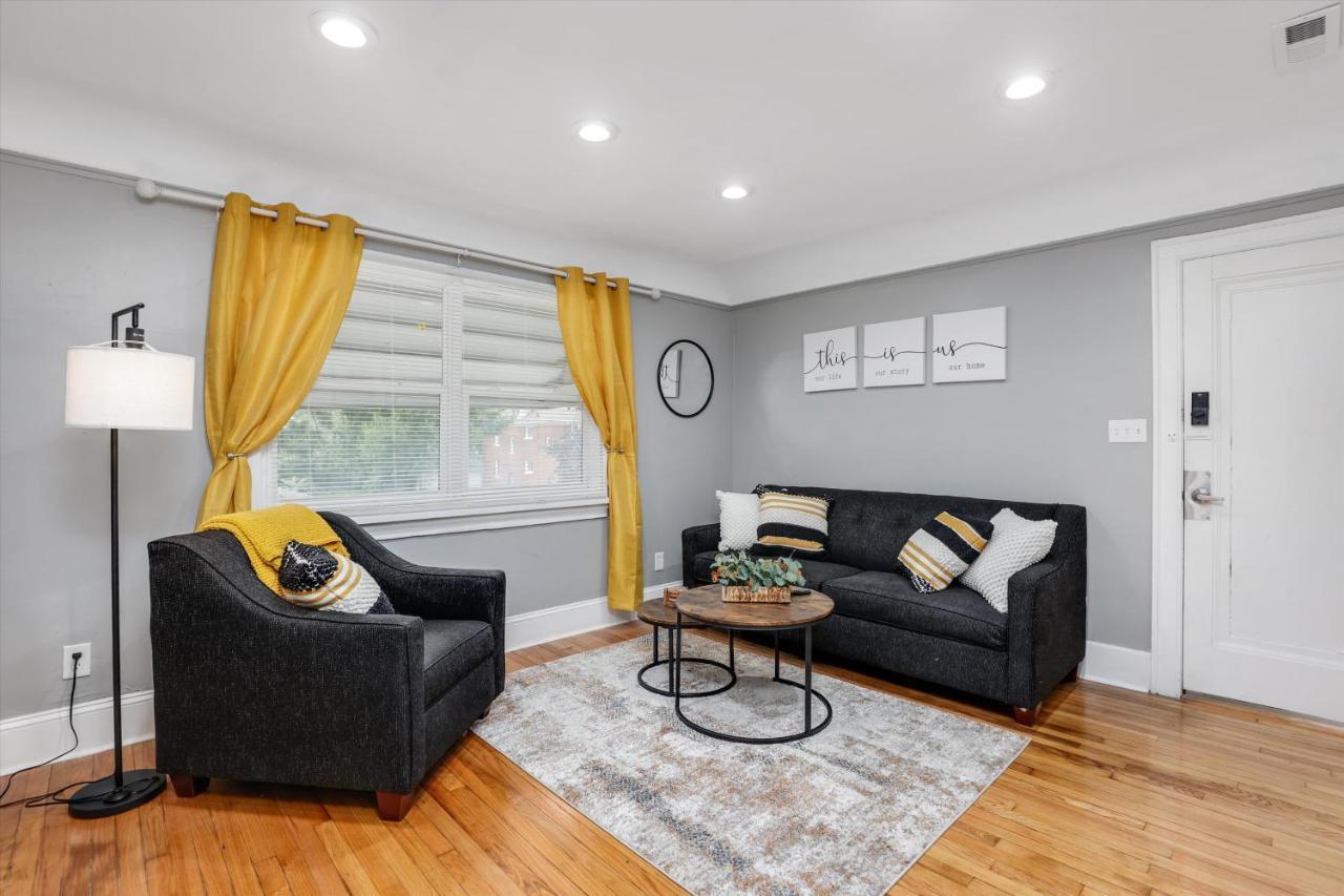 Apartment Modern & Cozy East Side Gem ~ Queen Beds ~ Parking Detroit