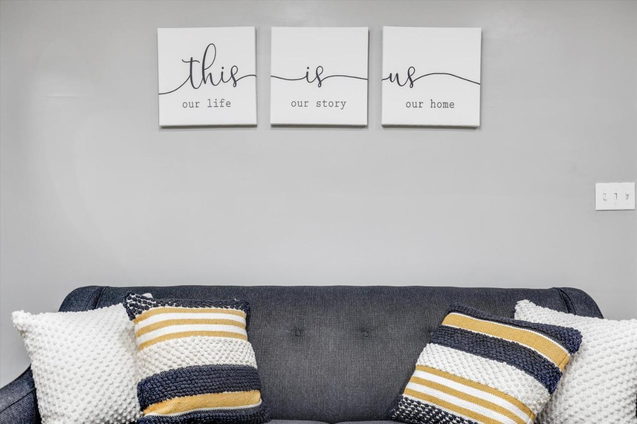 Modern & Cozy East Side Gem ~ Queen Beds ~ Parking *