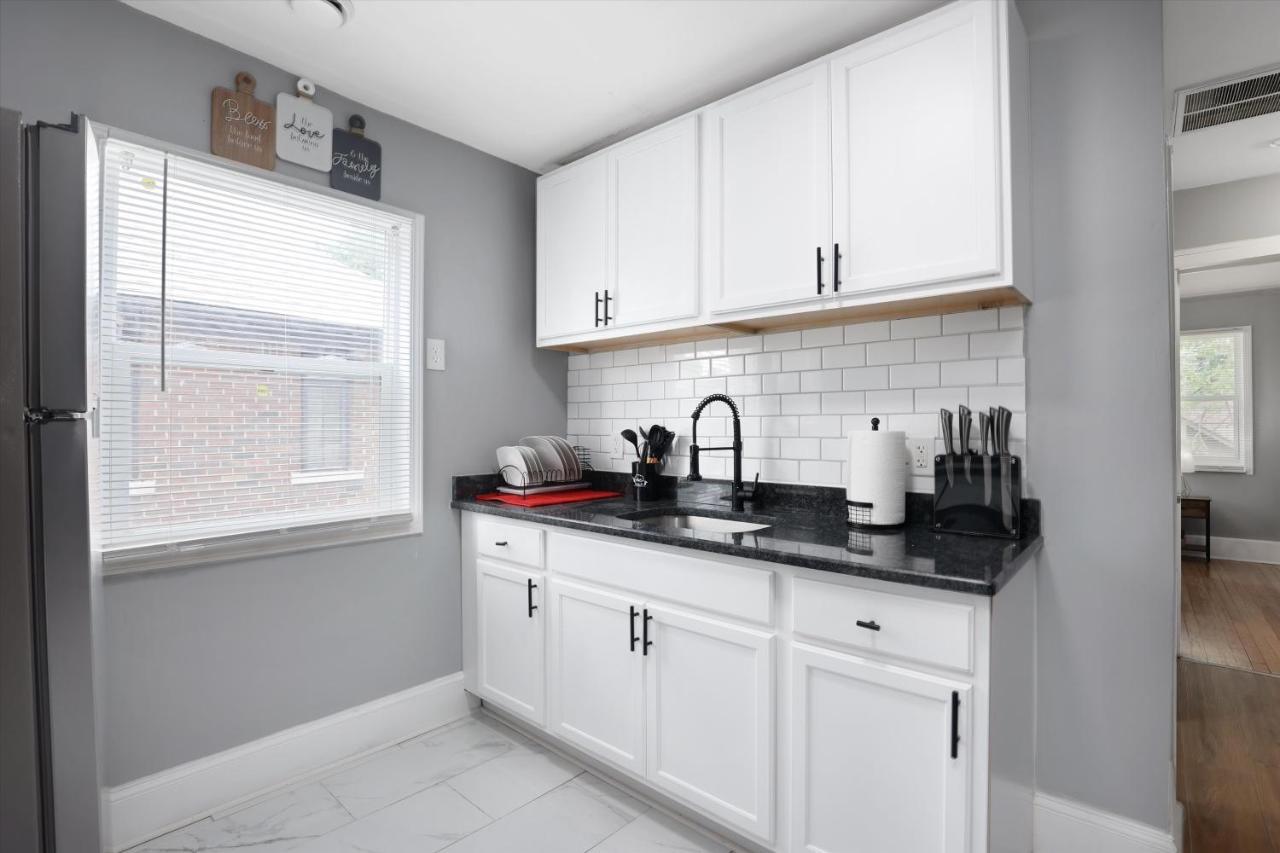Modern & Cozy East Side Gem ~ Queen Beds ~ Parking *