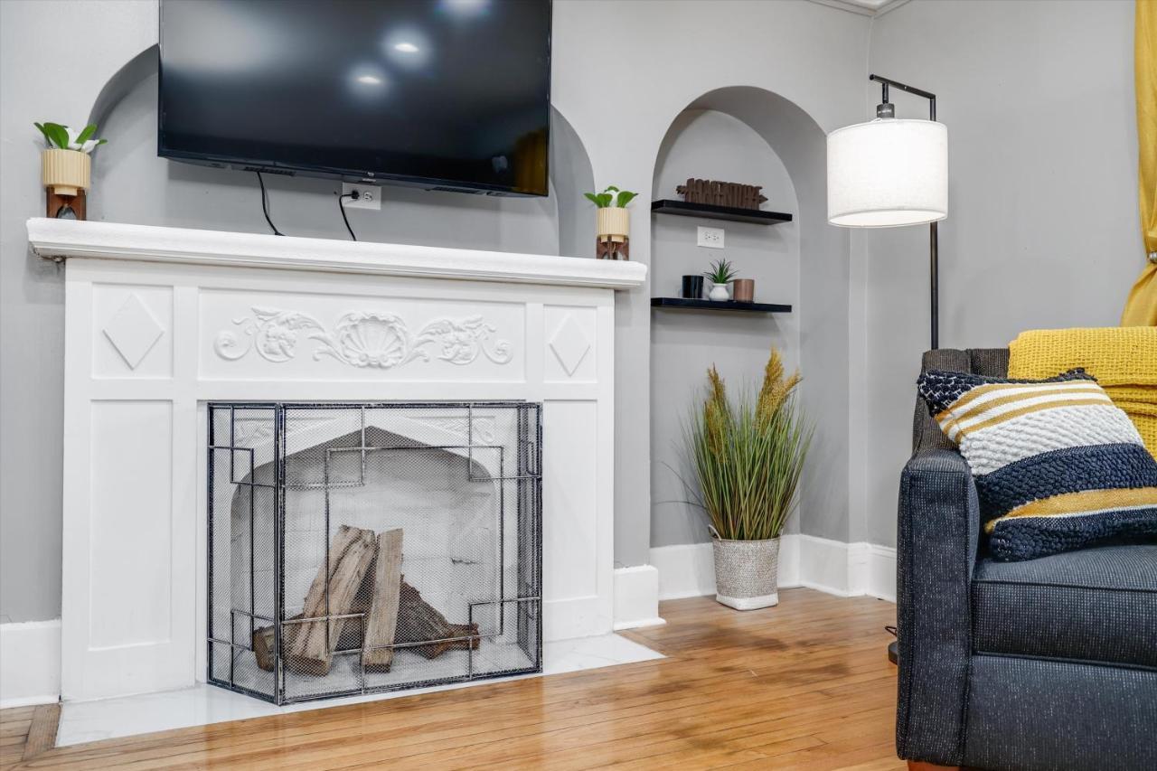 Modern & Cozy East Side Gem ~ Queen Beds ~ Parking * Detroit